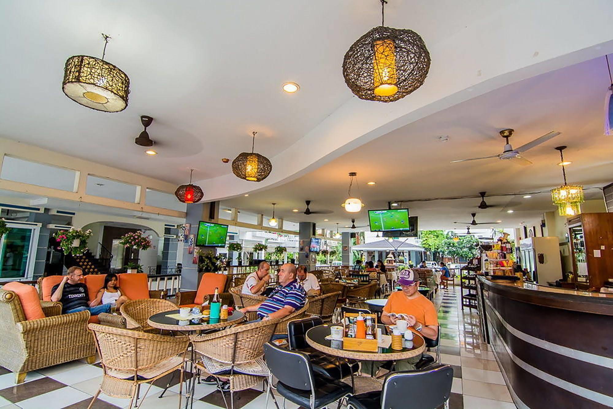 Sutus Court 3 Hotel Pattaya Exterior photo