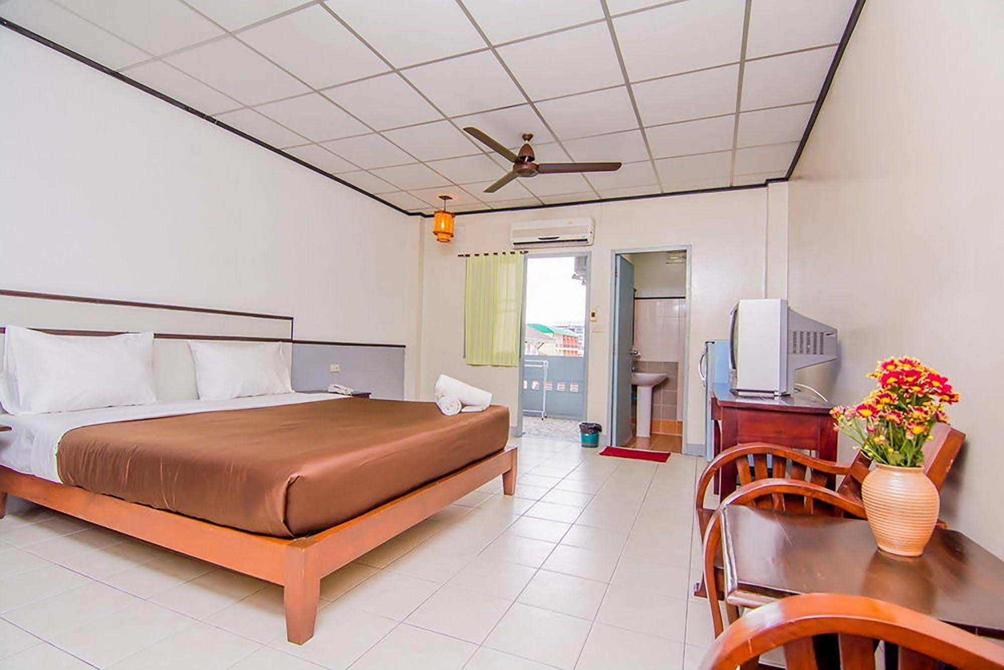 Sutus Court 3 Hotel Pattaya Exterior photo