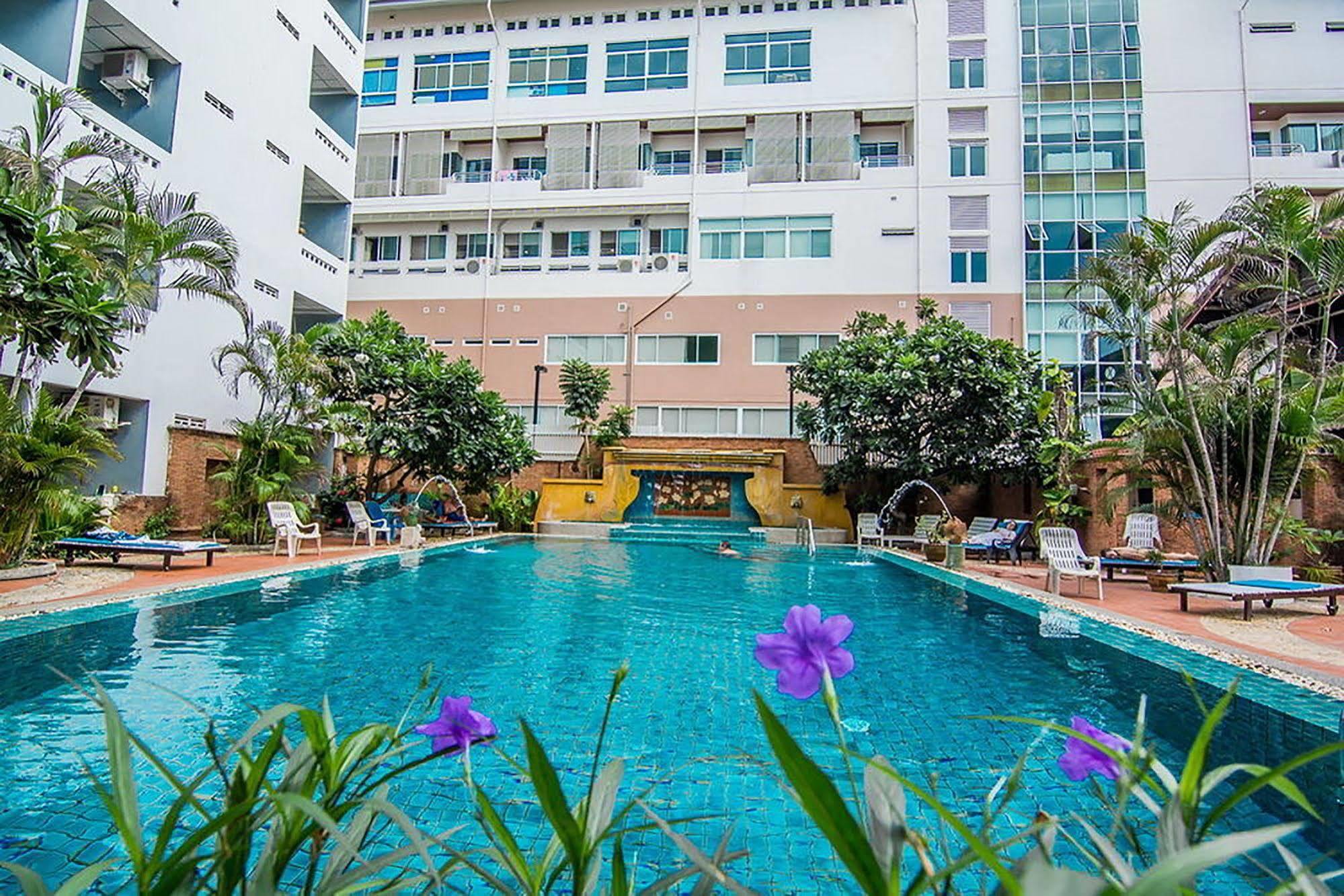 Sutus Court 3 Hotel Pattaya Exterior photo