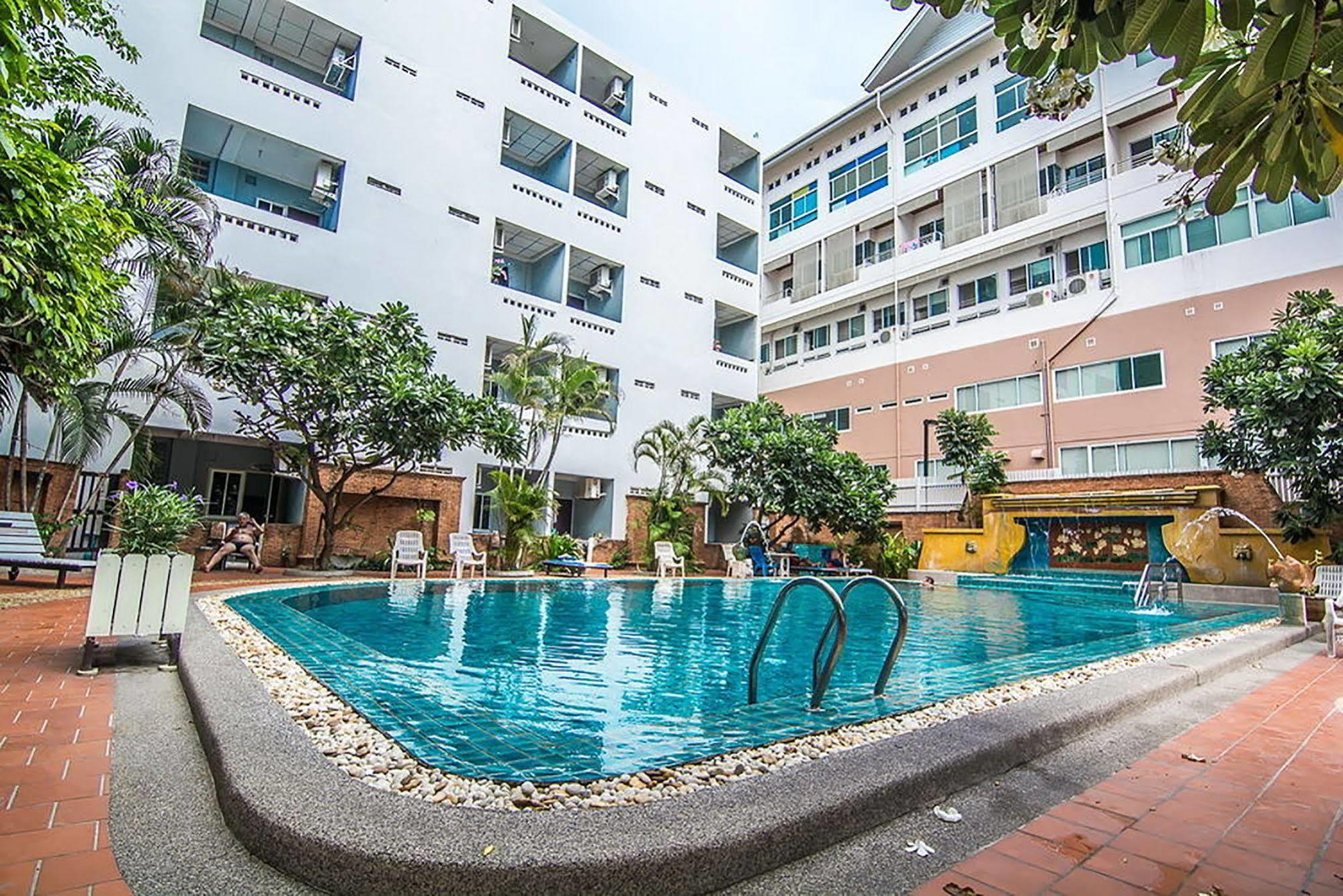Sutus Court 3 Hotel Pattaya Exterior photo