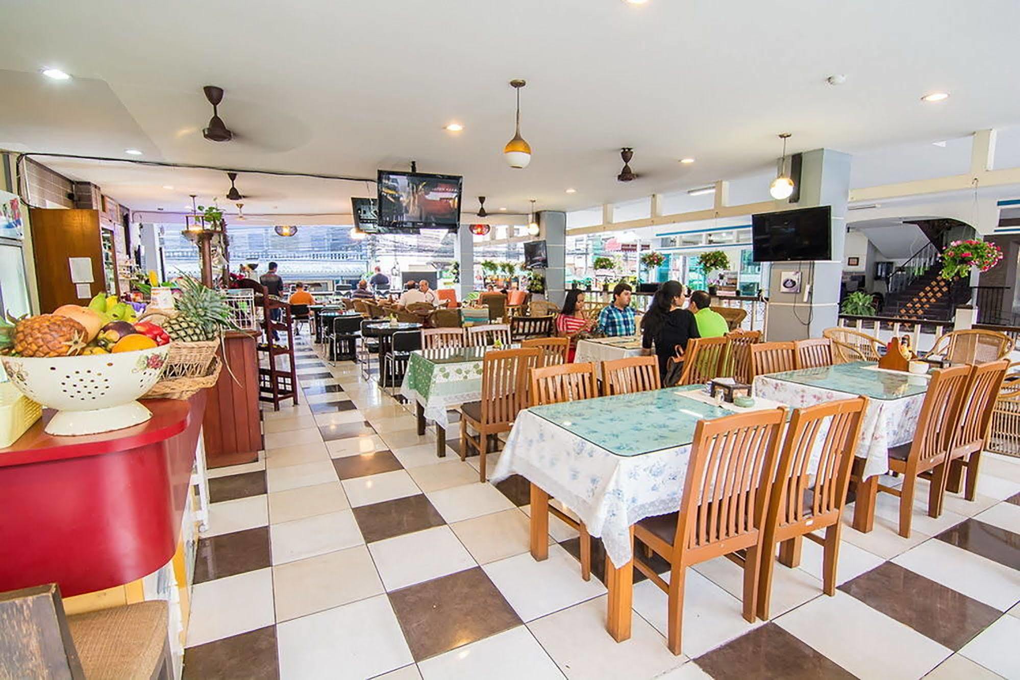 Sutus Court 3 Hotel Pattaya Exterior photo
