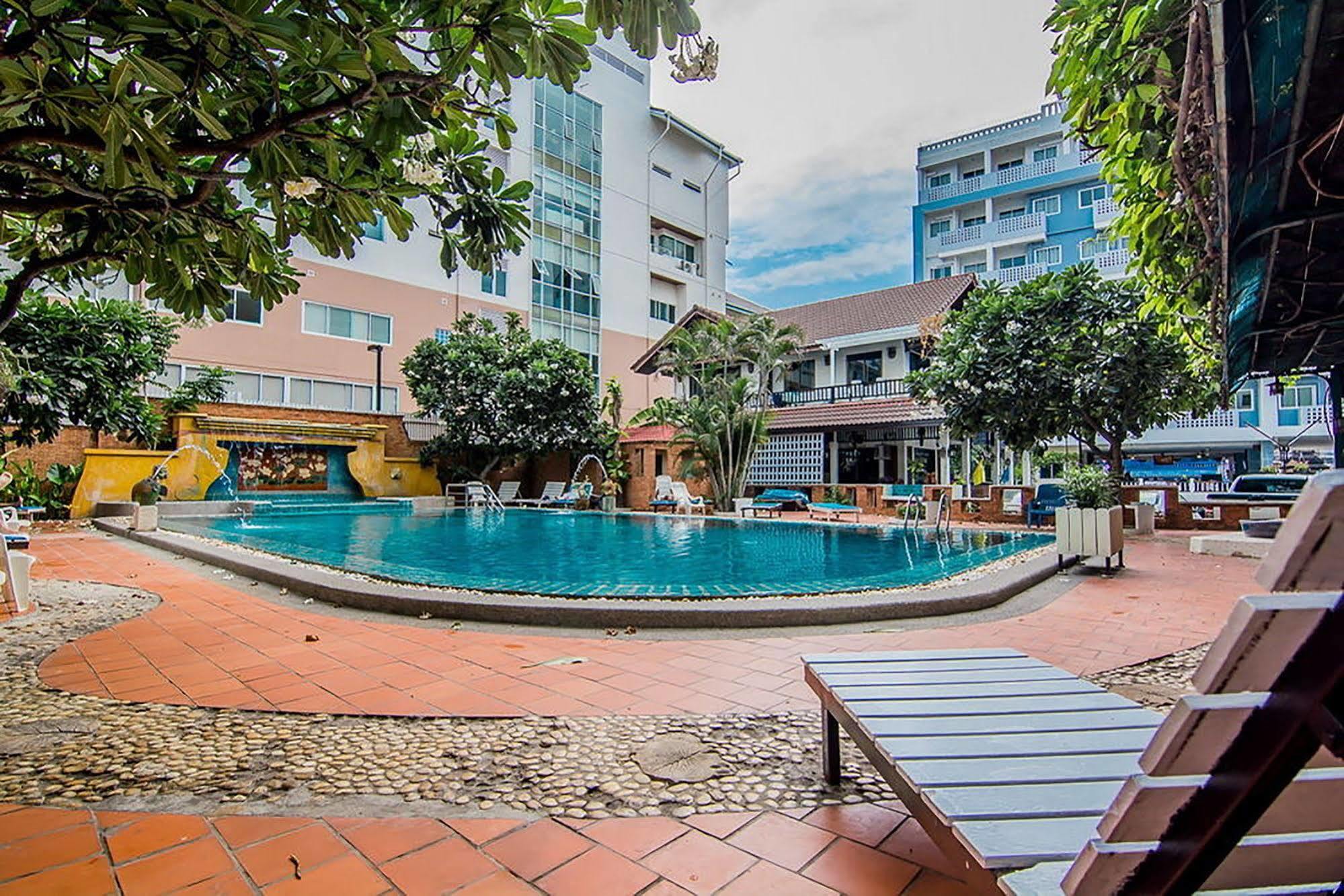 Sutus Court 3 Hotel Pattaya Exterior photo